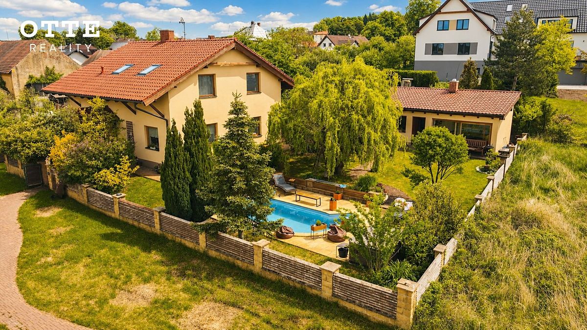 Prodej rodinného domu 248 m², pozemek 784 m²